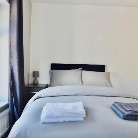Come On In Lucas Street Newport Train Station Sleep Upto 8 Villa Luaran gambar