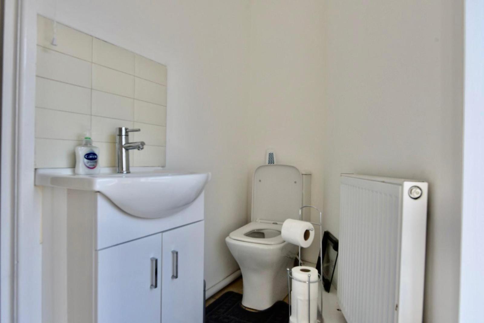 Come On In Lucas Street Newport Train Station Sleep Upto 8 Villa Luaran gambar