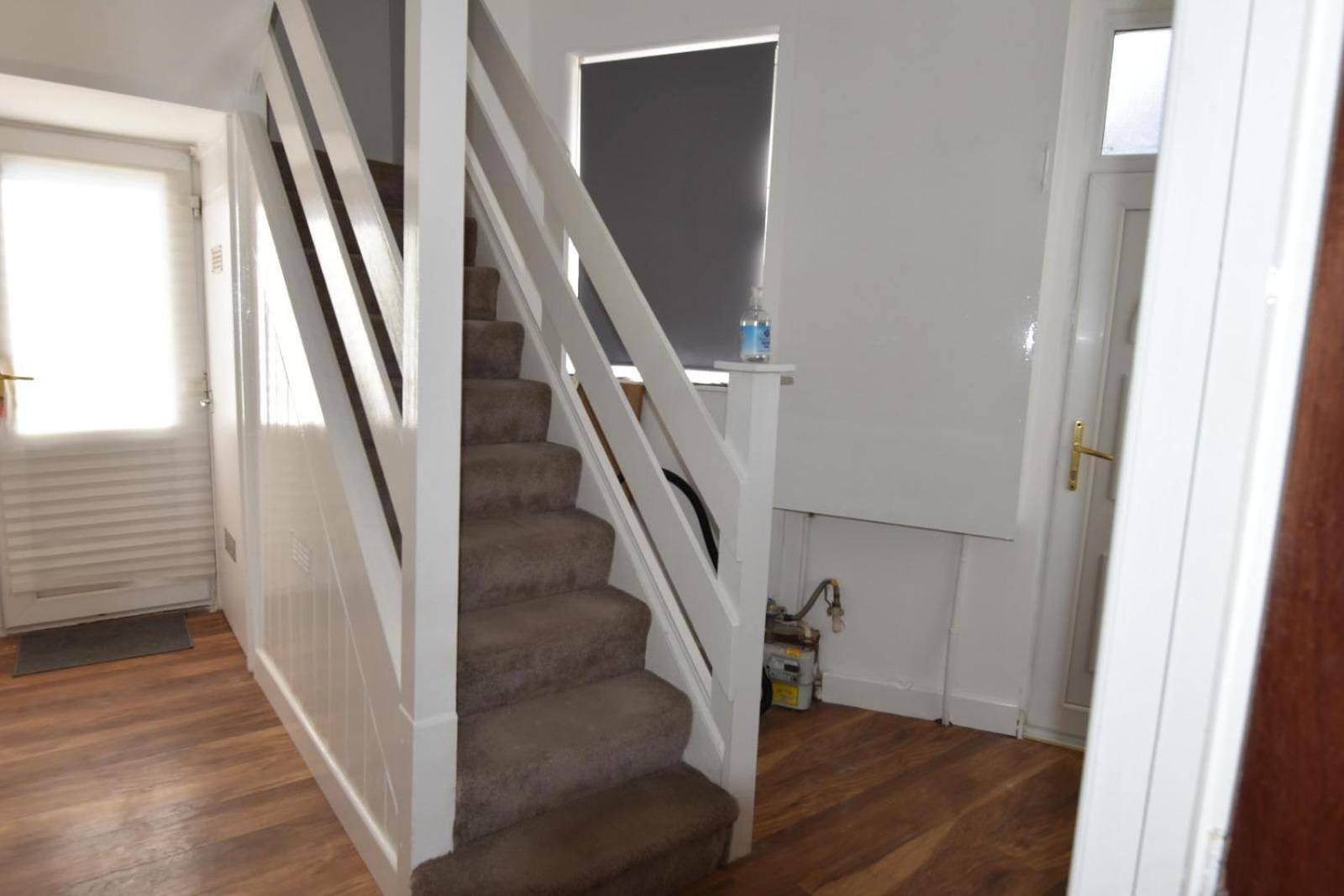 Come On In Lucas Street Newport Train Station Sleep Upto 8 Villa Luaran gambar