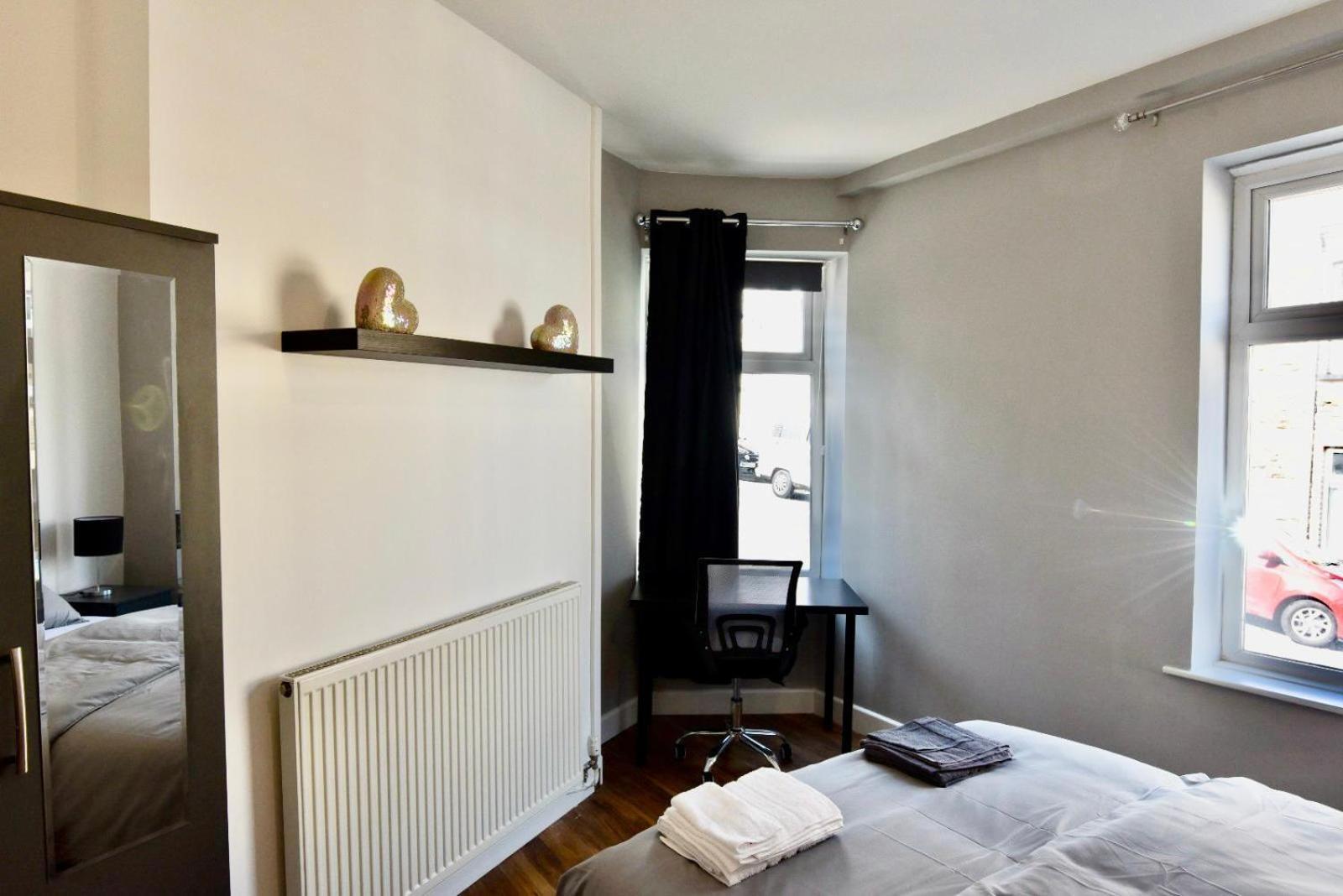 Come On In Lucas Street Newport Train Station Sleep Upto 8 Villa Luaran gambar