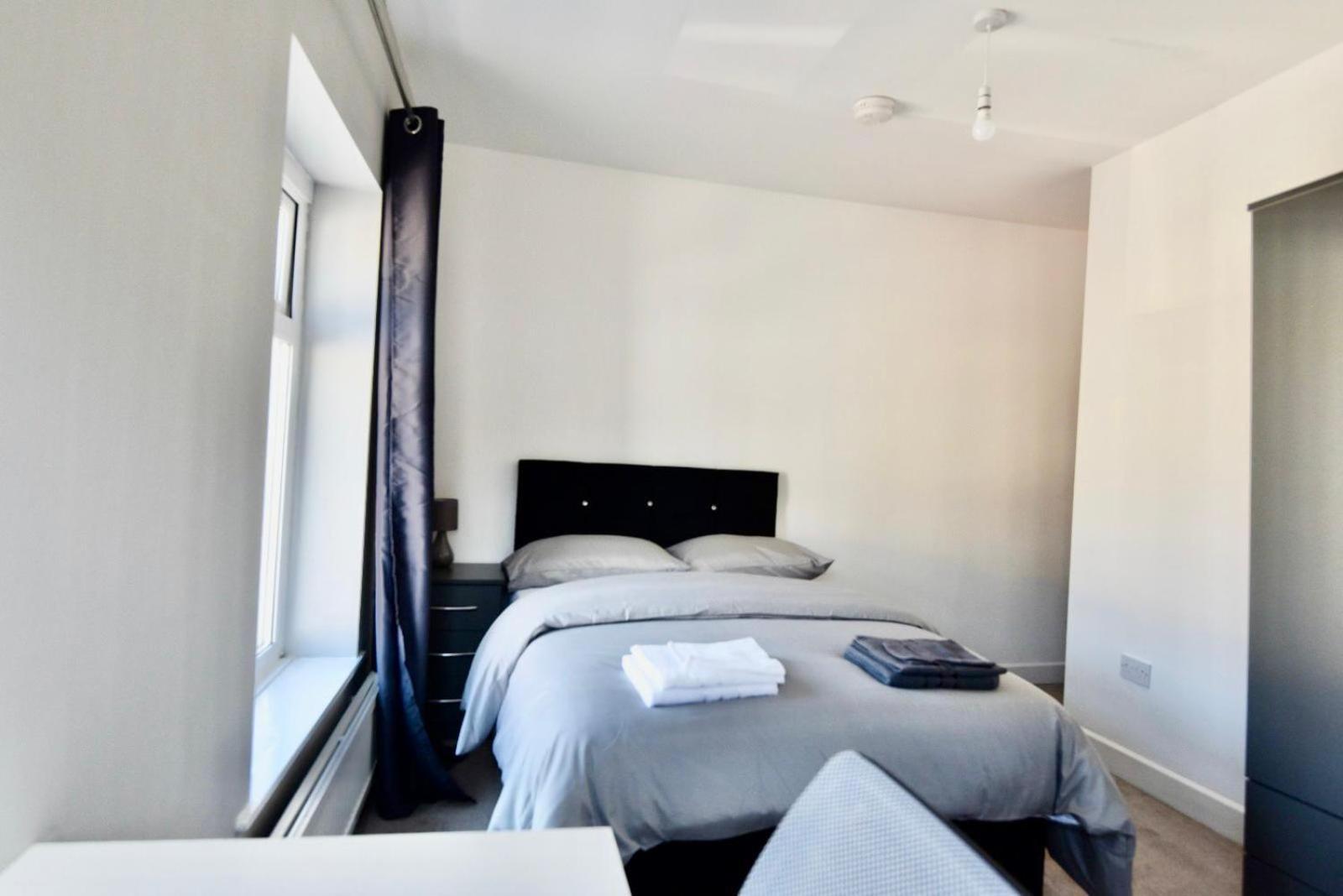 Come On In Lucas Street Newport Train Station Sleep Upto 8 Villa Luaran gambar