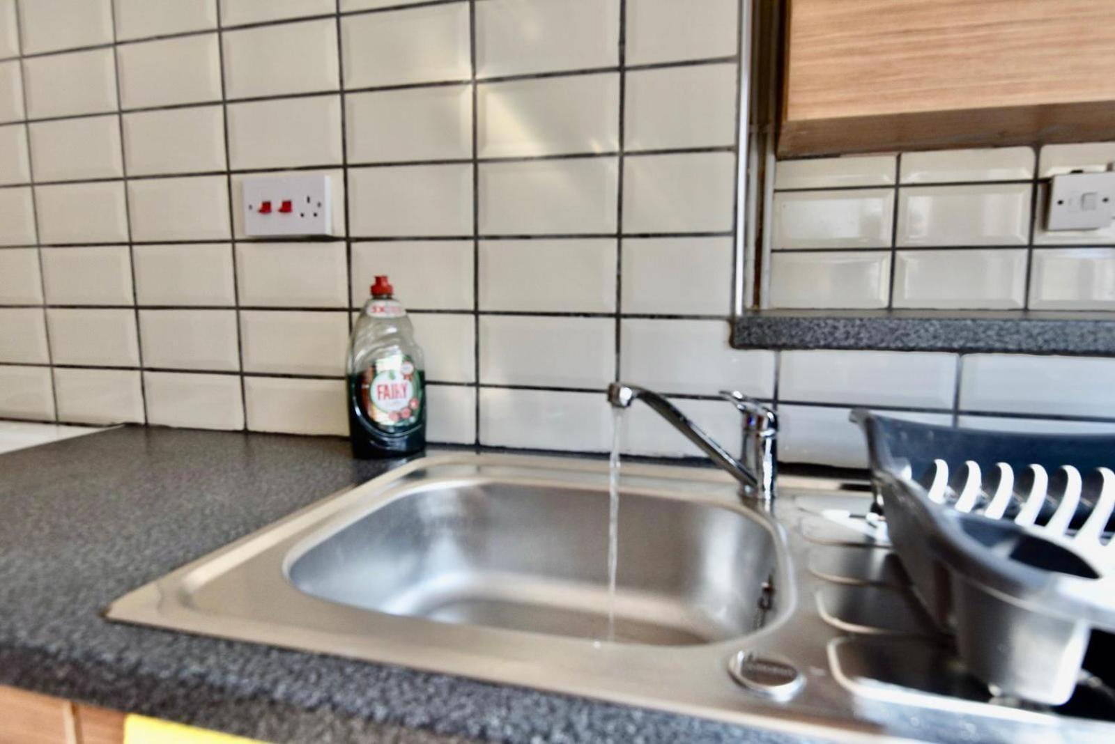 Come On In Lucas Street Newport Train Station Sleep Upto 8 Villa Luaran gambar