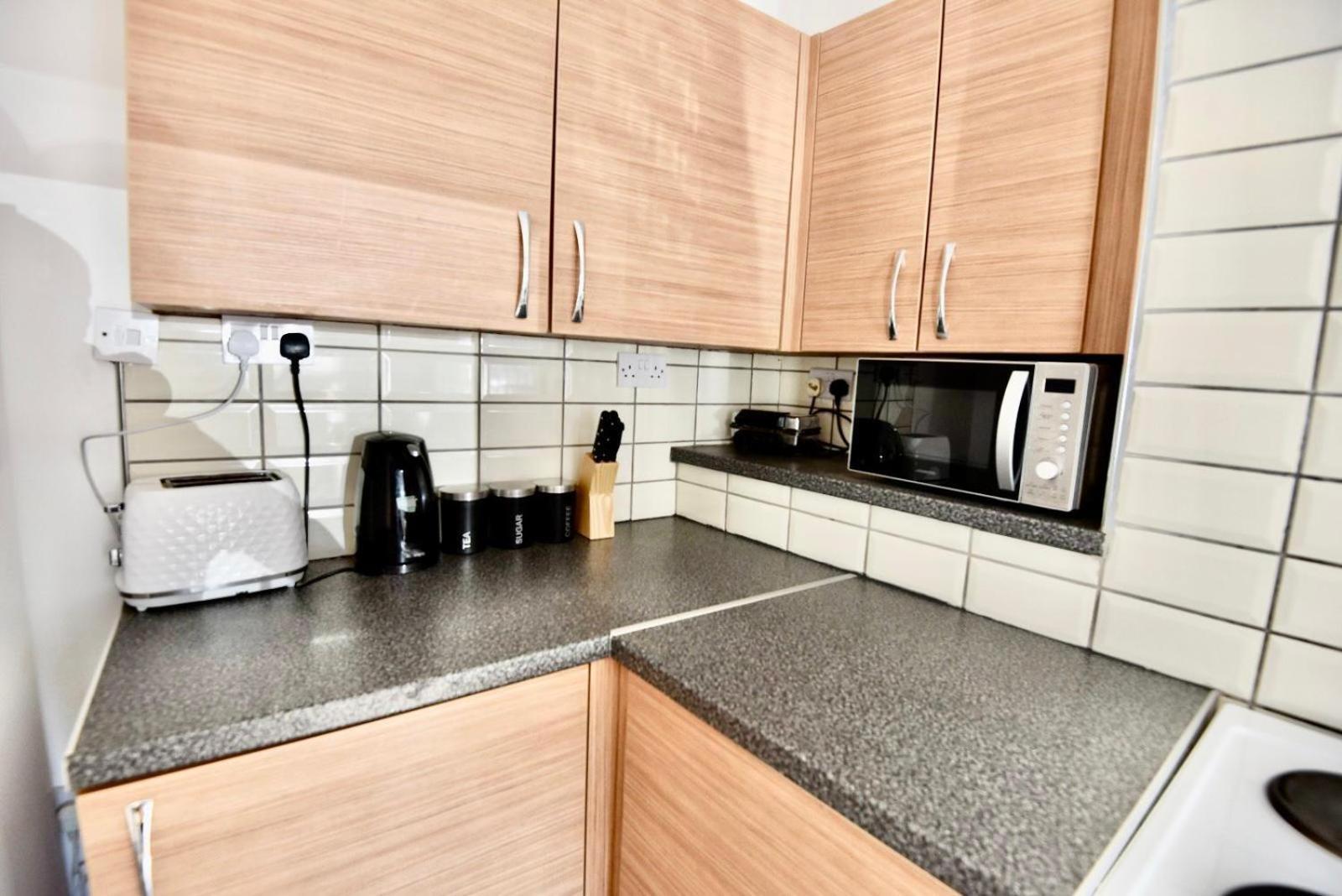 Come On In Lucas Street Newport Train Station Sleep Upto 8 Villa Luaran gambar