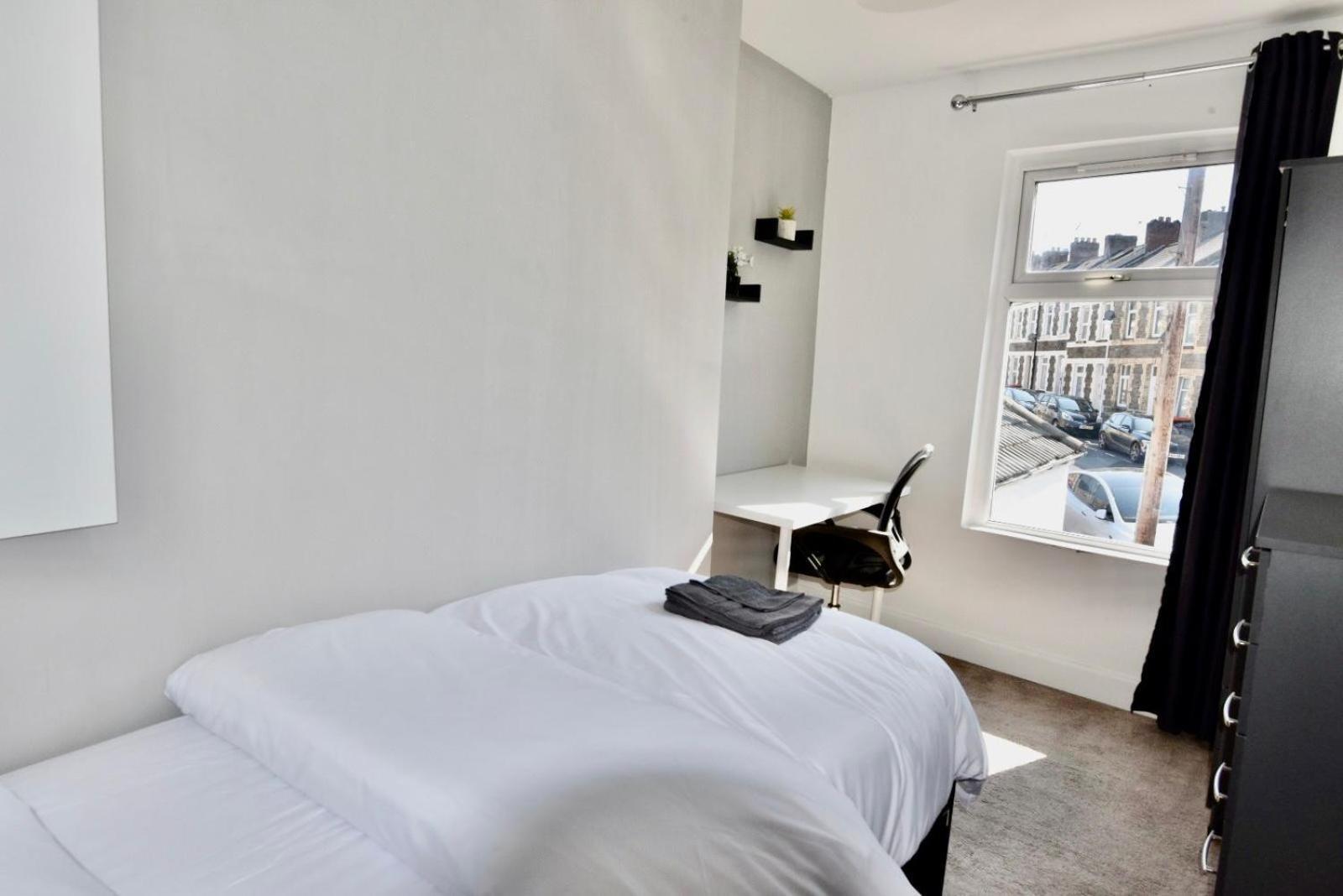 Come On In Lucas Street Newport Train Station Sleep Upto 8 Villa Luaran gambar