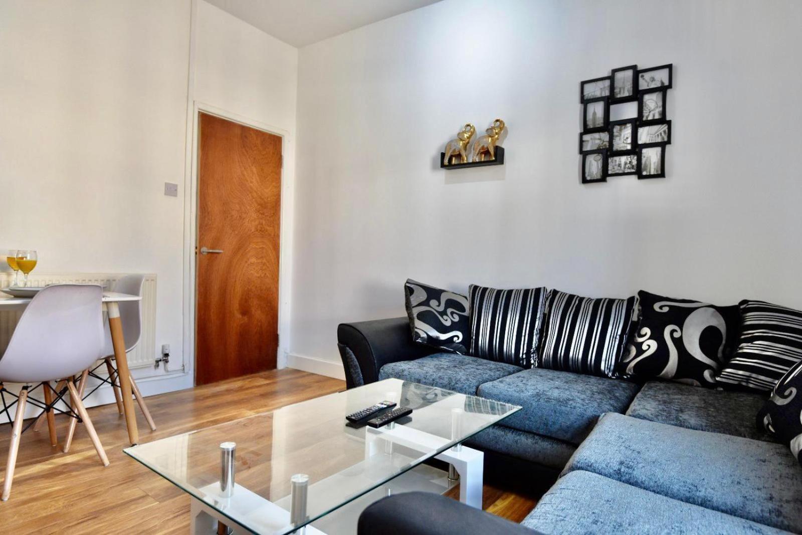 Come On In Lucas Street Newport Train Station Sleep Upto 8 Villa Luaran gambar