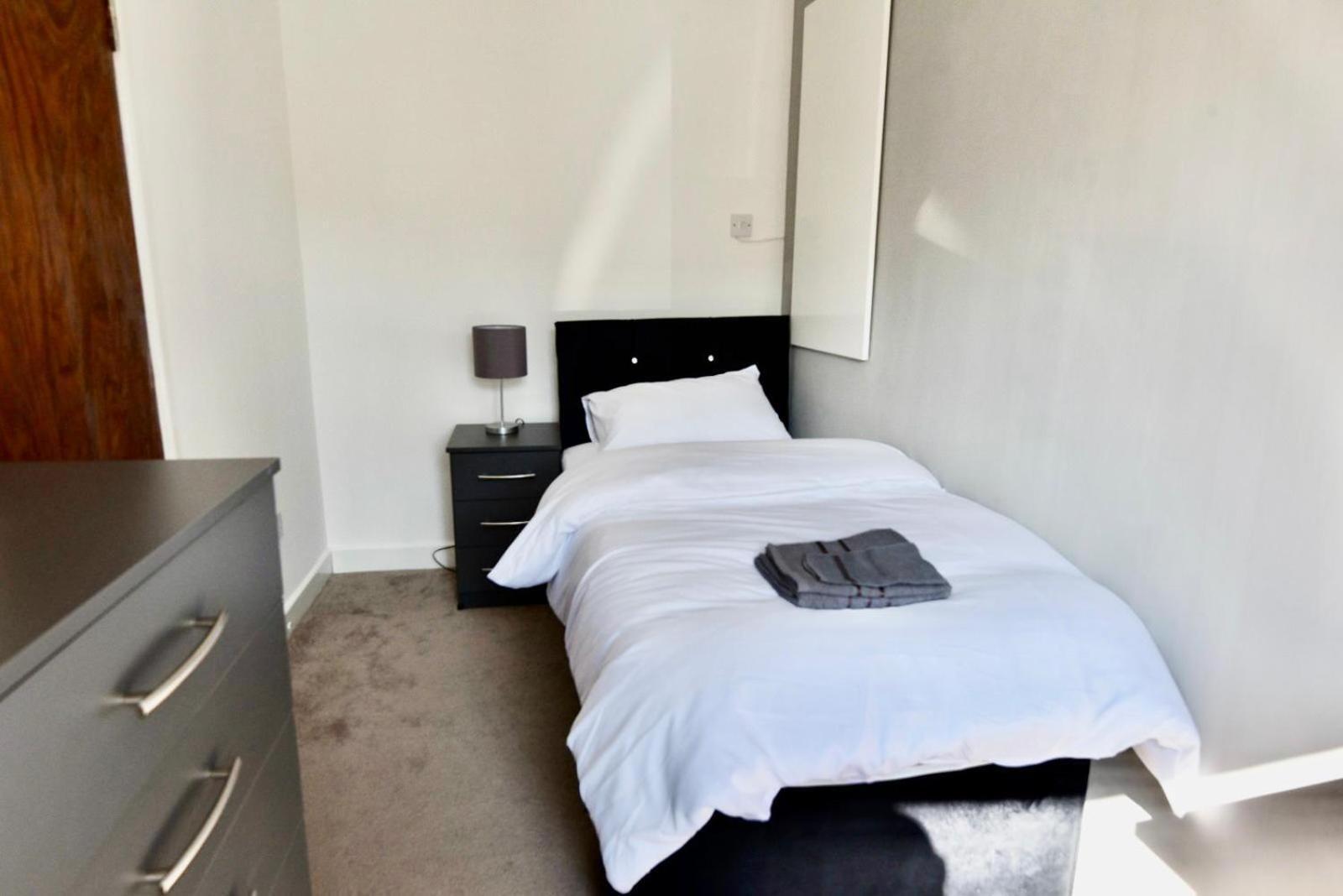 Come On In Lucas Street Newport Train Station Sleep Upto 8 Villa Luaran gambar