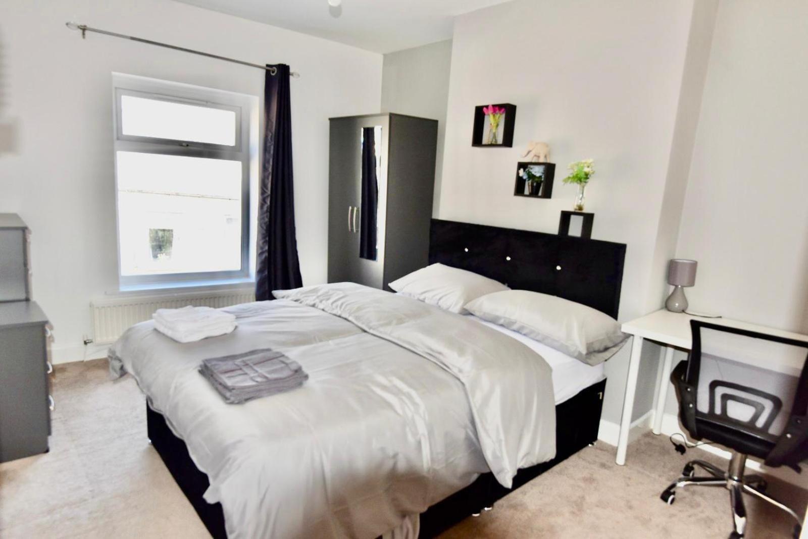Come On In Lucas Street Newport Train Station Sleep Upto 8 Villa Luaran gambar