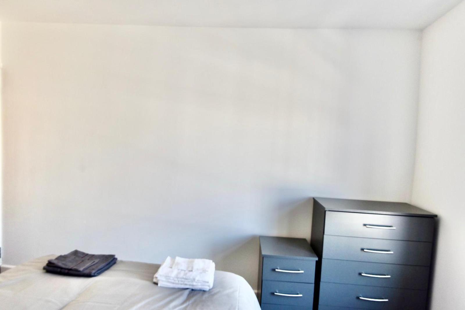 Come On In Lucas Street Newport Train Station Sleep Upto 8 Villa Bilik gambar