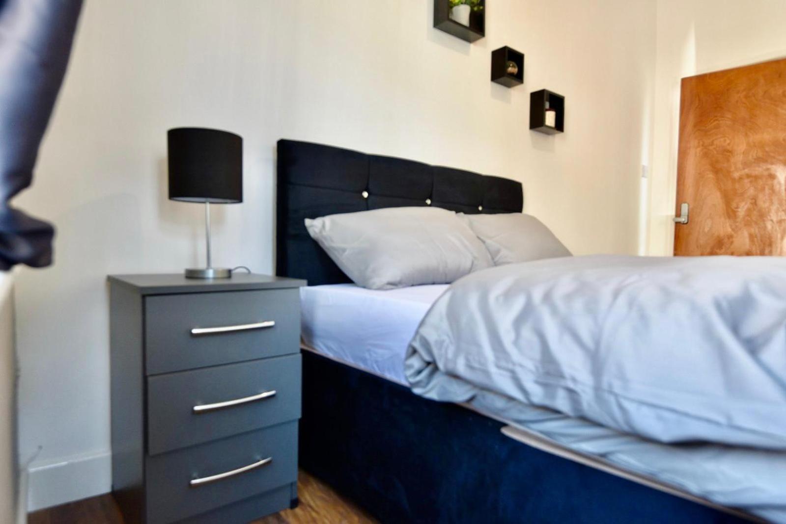 Come On In Lucas Street Newport Train Station Sleep Upto 8 Villa Bilik gambar