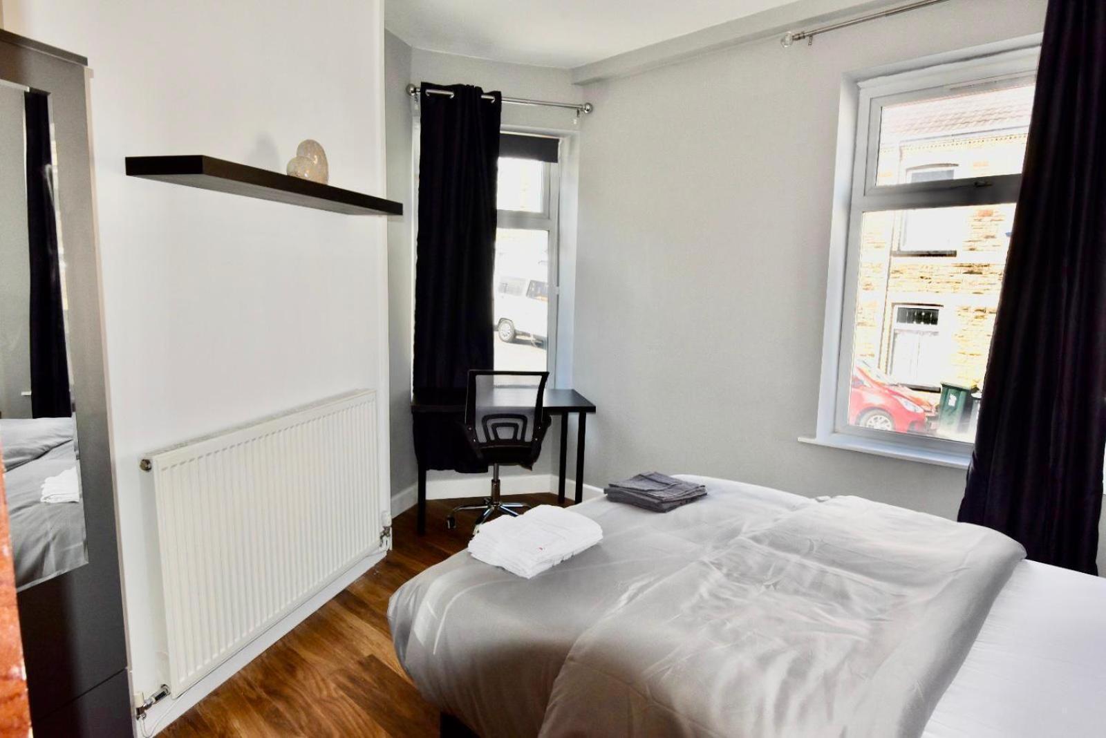 Come On In Lucas Street Newport Train Station Sleep Upto 8 Villa Bilik gambar